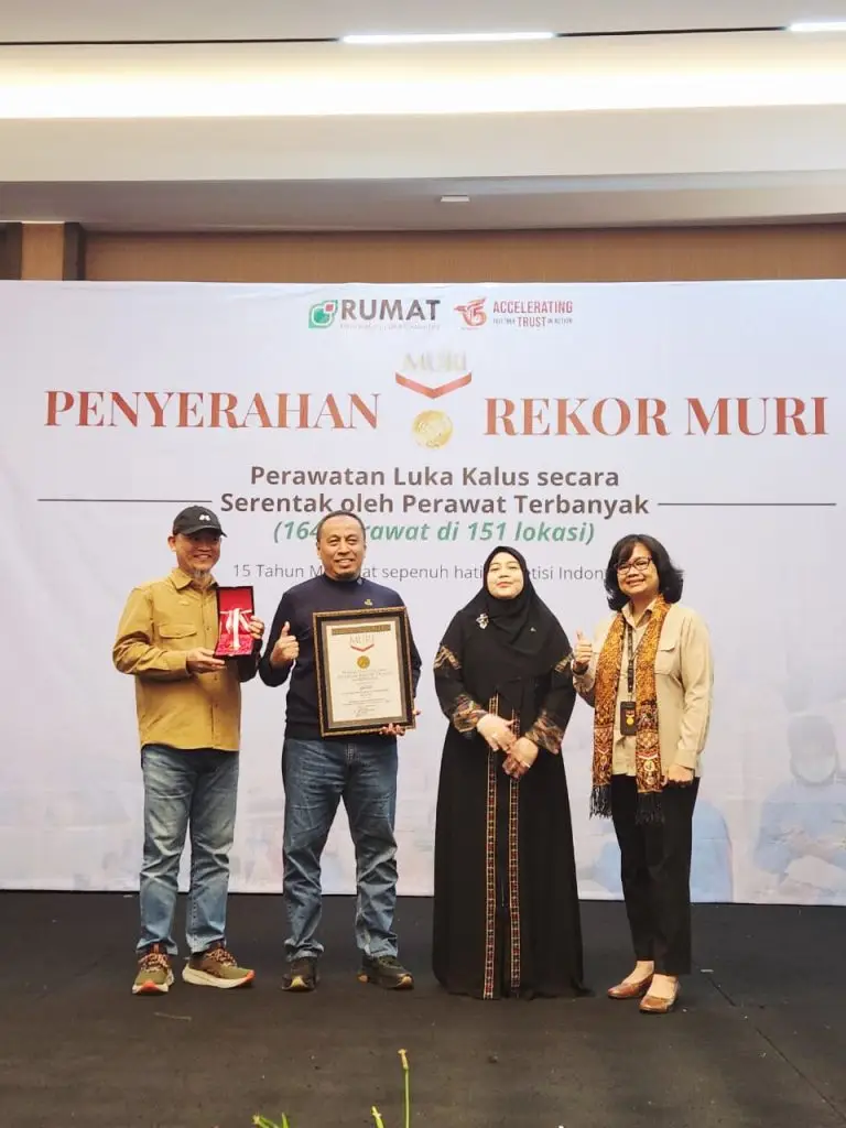 RUMAT Raih Rekor MURI Perawatan Luka Serentak